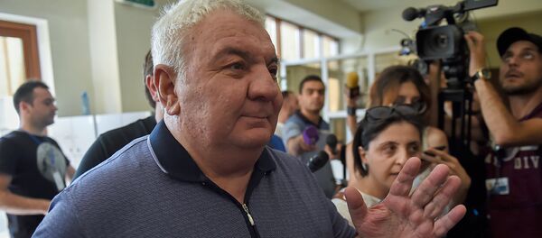 Юрий Хачатуров в здании суда Первой инстанции административного района Шенгавит (27 июля 2018). Еревaн Юрий Хачатуров в здании суда Первой инстанции административного района Шенгавит (27 июля 2018). Еревaн - Sputnik Արմենիա