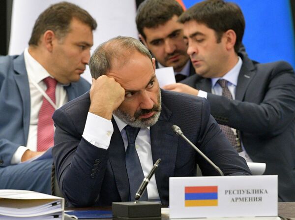 Премьер-министр Армении Никол Пашинян на заседании Евразийского межправительственного совета глав правительства стран ЕАЭС (27 июля 2018). Санкт-Петербург Премьер-министр Армении Никол Пашинян на заседании Евразийского межправительственного совета глав правительства стран ЕАЭС (27 июля 2018). Санкт-Петербург - Sputnik Армения