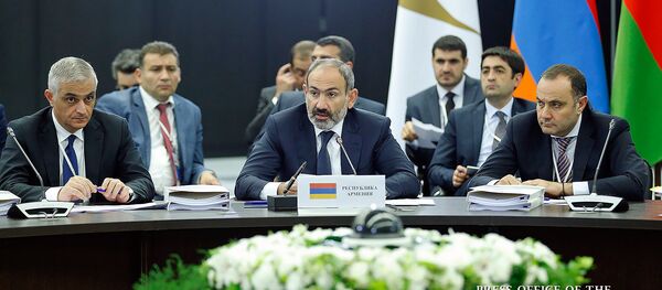 Премьер-министр Армении Никол Пашинян на заседании Евразийского межправительственного совета глав правительства стран ЕАЭС (27 июля 2018). Санкт-Петербург - Sputnik Армения