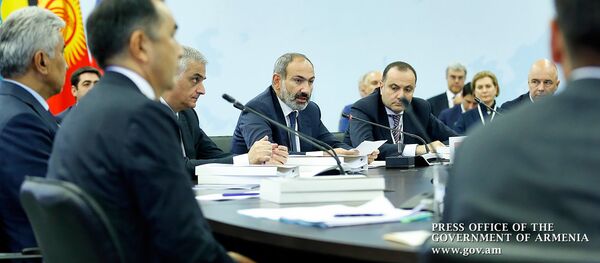 Премьер-министр Армении Никол Пашинян на заседании Евразийского межправительственного совета глав правительства стран ЕАЭС (27 июля 2018). Санкт-Петербург Премьер-министр Армении Никол Пашинян на заседании Евразийского межправительственного совета глав правительства стран ЕАЭС (27 июля 2018). Санкт-Петербург - Sputnik Армения