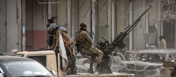 Поддерживаемые Турцией сирийские арабские боевики после захвата контроля над Северо-западным сирийским городом Африн от курдских отрядов Народной защиты (YPG) (18 марта 2018). Африн, Сирия - Sputnik Армения