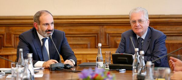 Премьер-министр Армении Никол Пашинян встретился с российскими деятелями культуры (27 июля 2018). Санкт-Петербург - Sputnik Армения