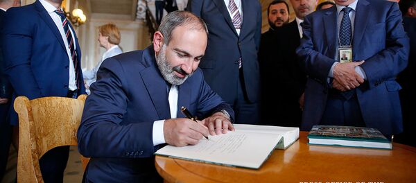 Премьер-министр Армении Никол Пашинян встретился с российскими деятелями культуры (27 июля 2018). Санкт-Петербург Премьер-министр Армении Никол Пашинян встретился с российскими деятелями культуры (27 июля 2018). Санкт-Петербург - Sputnik Արմենիա