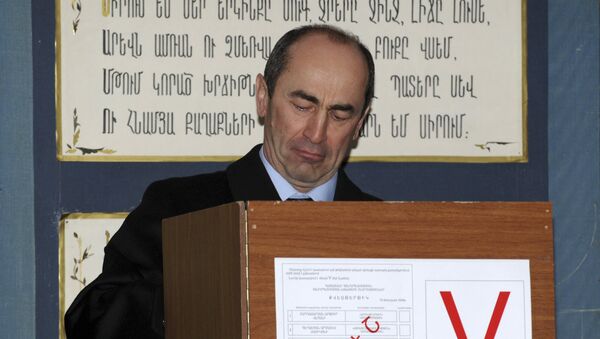 Второй Президент Армении Роберт Кочарян на выборах президента (19 февряля 2008). Еревaн - Sputnik Արմենիա