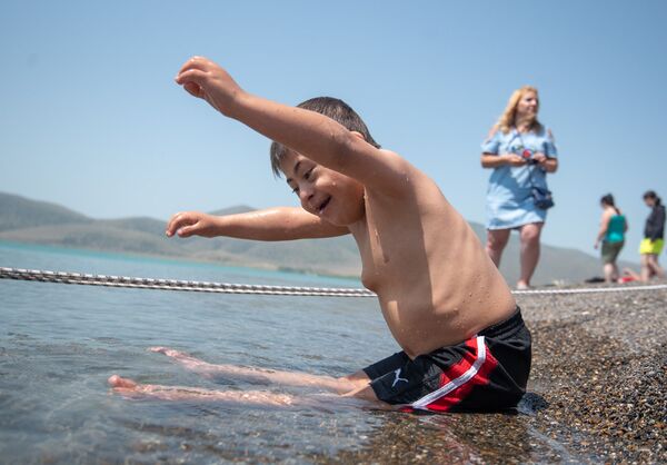 Лагерь на берегу Севана с программой реабилитации людей с ограниченными возможностями Лагерь на берегу Севана с программой реабилитации людей с ограниченными возможностями - Sputnik Армения