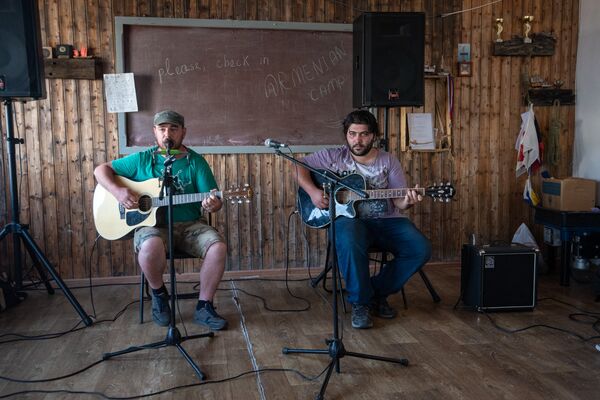 Лагерь на берегу Севана с программой реабилитации людей с ограниченными возможностями - Sputnik Армения