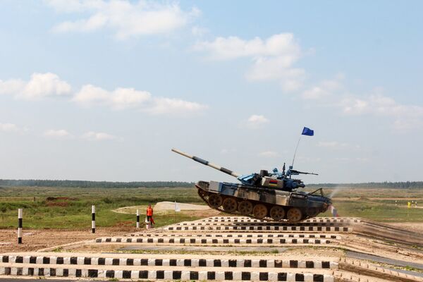 Танк команды армии Армении в международных соревнованиях Танковый биатлон-2018 на подмосковном полигоне Алабино Танк команды армии Армении в международных соревнованиях Танковый биатлон-2018 на подмосковном полигоне Алабино - Sputnik Армения