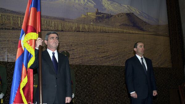 Второй президент Армении Роберт Кочарян во время празднования 10-летия ВС Армении (2002 год). Еревaн - Sputnik Արմենիա