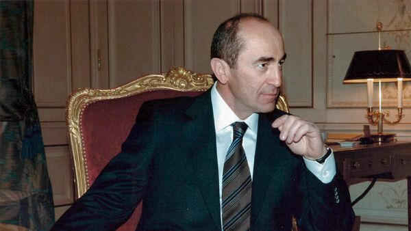 Второй президент Армении Роберт Кочарян (2003 год) - Sputnik Армения
