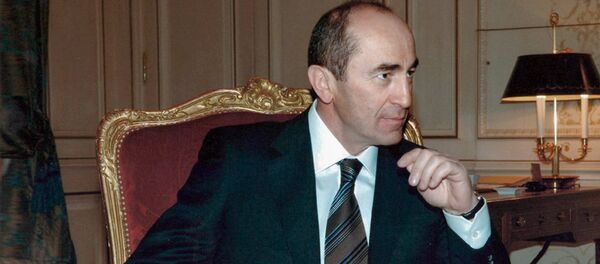 Второй президент Армении Роберт Кочарян (2003 год) - Sputnik Армения