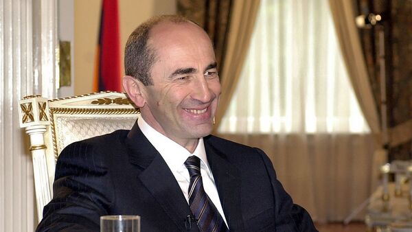 Второй президент Армении Роберт Кочарян (2004 год) - Sputnik Արմենիա