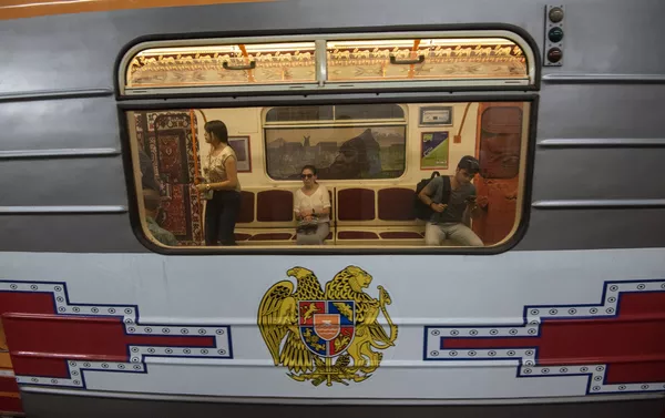 Новый дизайн вагонов ереванского метрополитена Новый дизайн вагонов ереванского метрополитена - Sputnik Армения