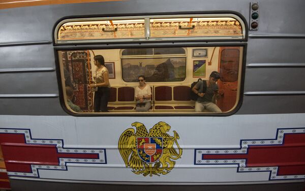 Новый дизайн вагонов ереванского метрополитена - Sputnik Армения