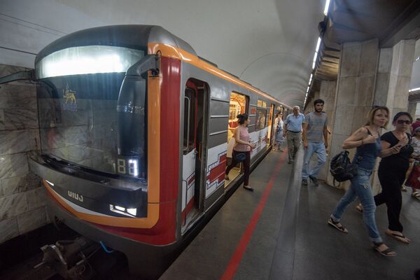 От конки до метро — чего натерпелись многострадальные пассажиры в Ереване От конки до метро — чего натерпелись многострадальные пассажиры в Ереване - Sputnik Армения
