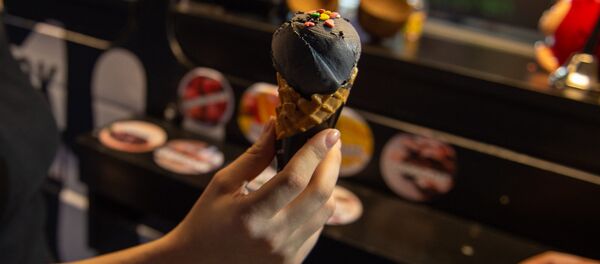 Ереванское Черное мороженое - Sputnik Армения