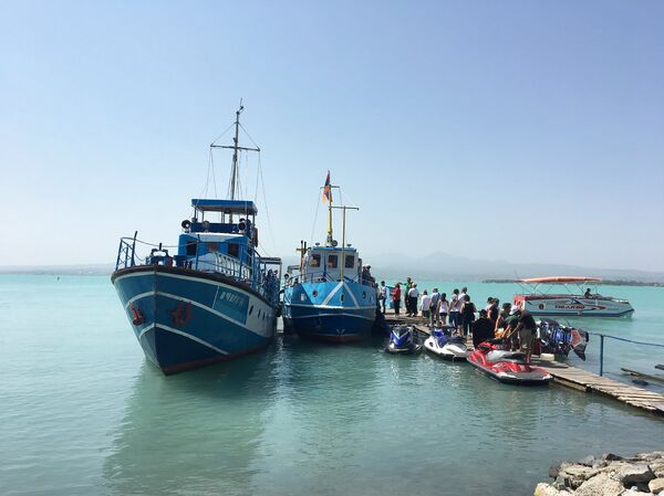 Корабль Спарапет на озере Севан - Sputnik Армения