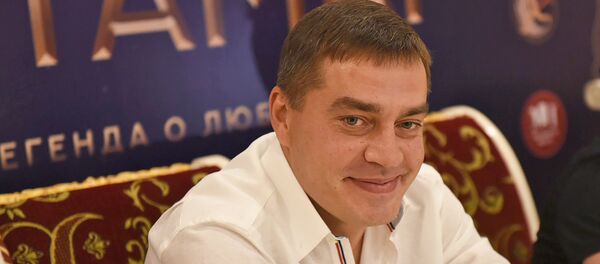 Александр Толстелев на пресс-конференции по теме предстоящего ледового шоу Ахтамар (31 июля 2018). Еревaн Александр Толстелев на пресс-конференции по теме предстоящего ледового шоу Ахтамар (31 июля 2018). Еревaн - Sputnik Армения