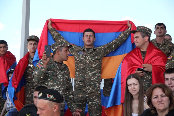 Танковый биатлон. Болельщики армянской команды Танковый биатлон. Болельщики армянской команды - Sputnik Армения