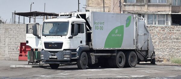 Мусоровоз компании Sanitek - Sputnik Армения