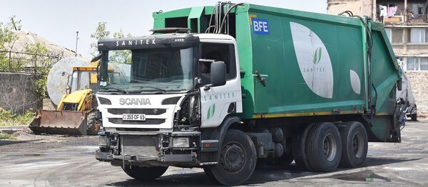 Мусоровоз компании Sanitek - Sputnik Армения