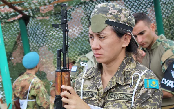В Армении в международном конкурсе «Воин содружества-2018» определился самый меткий участник на этапе «Снайпер» В Армении в международном конкурсе «Воин содружества-2018» определился самый меткий участник на этапе «Снайпер» - Sputnik Армения