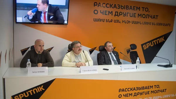 Эксперты Арман Бошян, Сергей Шакарянц и Айк Бабуханян - Sputnik Армения