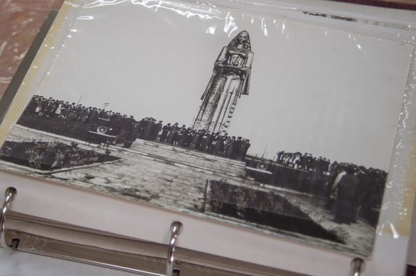 Скульптура Мать Азербайджан Владимира Анташяна Скульптура Мать Азербайджан Владимира Анташяна - Sputnik Армения