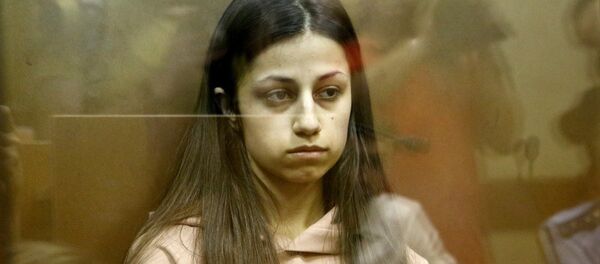 Задержанная по обвинению в убийстве отца 19-летняя Ангелина Хачатурян во время избрания меры пресечения в Останкинском суде (30 июля 2018). Москвa - Sputnik Армения