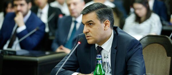 Омбудсмен Арман Татоян на заседании правительства Армении (2 августа 2018). Еревaн Омбудсмен Арман Татоян на заседании правительства Армении (2 августа 2018). Еревaн - Sputnik Армения