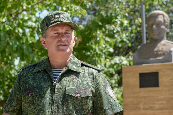 Первый заместитель начальника Пограничного управления ФСБ России в Республике Армения генерал-майор Александр Вахнин во время торжественных мероприятий в честь 70-летия подвига Александра Корякова (2 августа 2018). Арарaт Первый заместитель начальника Пограничного управления ФСБ России в Республике Армения генерал-майор Александр Вахнин во время торжественных мероприятий в честь 70-летия подвига Александра Корякова (2 августа 2018). Арарaт - Sputnik Արմենիա