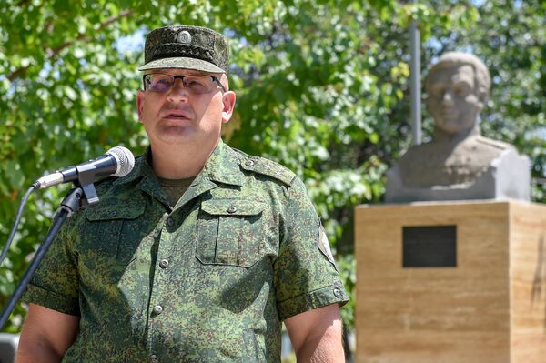 Начальник Арташатского погранотряда, полковник Юрий Урванов во время торжественных мероприятий в честь 70-летия подвига Александра Корякова (2 августа 2018). Арарaт Начальник Арташатского погранотряда, полковник Юрий Урванов во время торжественных мероприятий в честь 70-летия подвига Александра Корякова (2 августа 2018). Арарaт - Sputnik Արմենիա