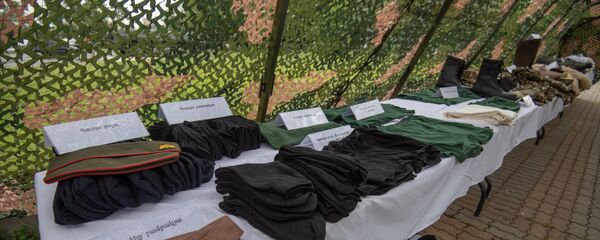 Мнистерство обороны Армении представило образцы формы и продовольствия в парке Победы (16 июня 2018). Еревaн Мнистерство обороны Армении представило образцы формы и продовольствия в парке Победы (16 июня 2018). Еревaн - Sputnik Армения
