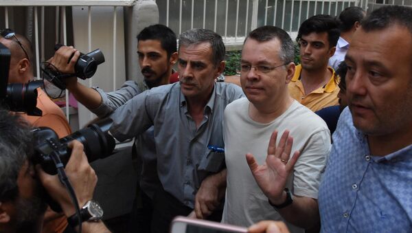 Американский пастор Эндрю Брансон прибывает в свой дом после освобождения из тюрьмы в Турции (25 июля 2018). Измир - Sputnik Армения
