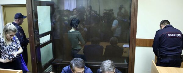 Задержанная по обвинению в убийстве отца 18-летняя Кристина Хачатурян во время избрания меры пресечения в Останкинском суде (30 июля 2018). Москвa - Sputnik Армения