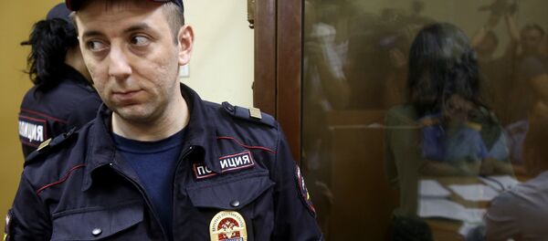 Задержанная по обвинению в убийстве отца 19-летняя Кристина Хачатурян во время рассмотрения ходатайства следствия об ее аресте (2 августа 2018). Москвa - Sputnik Армения