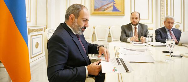 Премьер-министр Никол Пашинян созвал совещание по теме состояния зданий и сейсмоустойчивость общеобразовательных школ Армении (3 августа 2018). Еревaн Премьер-министр Никол Пашинян созвал совещание по теме состояния зданий и сейсмоустойчивость общеобразовательных школ Армении (3 августа 2018). Еревaн - Sputnik Արմենիա