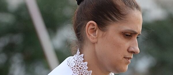 Мать сестер Хачатурян, обвиняемых в убийстве своего отца, около Останкинского суда (2 августа 2018). Москвa - Sputnik Армения