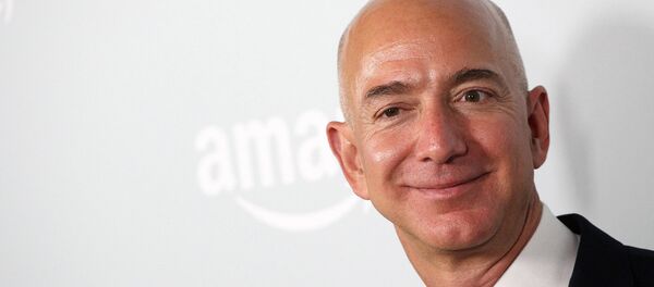 Генеральный директор Amazon.com, Inc. Джефф Безос во время Amazon Emmy Award (18 сентября 2016). Западный Голливуд, Калифорния Генеральный директор Amazon.com, Inc. Джефф Безос во время Amazon Emmy Award (18 сентября 2016). Западный Голливуд, Калифорния - Sputnik Армения