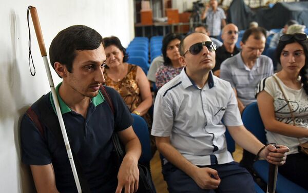 Акция протеста слабовидящих людей (6 августа 2018). Еревaн - Sputnik Армения