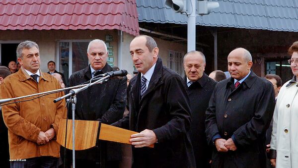 Второй президент Армении Роберт Кочарян во время рабочей поездки в Ширак (12 ноября 2007). - Sputnik Արմենիա