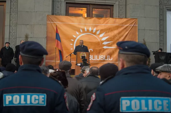 Митинг оппозиционных сил на площади Свободы. Раффи Ованнисян выступает с речью Митинг оппозиционных сил на площади Свободы. Раффи Ованнисян выступает с речью - Sputnik Армения