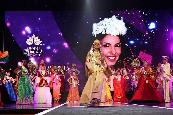 Анна Демирханян представила Армению на конкурсе Mrs. Globe 2015 Анна Демирханян представила Армению на конкурсе Mrs. Globe 2015 - Sputnik Армения