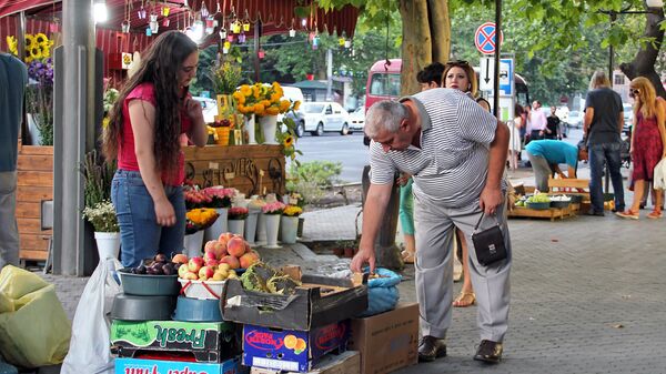 Уличная торговля в центре Еревана - Sputnik Արմենիա