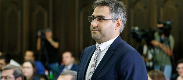 Глава гос.комитета кадастра недвижимости Сарат Петросян на заседании Правительства (9 августа 2018). Еревaн - Sputnik Արմենիա