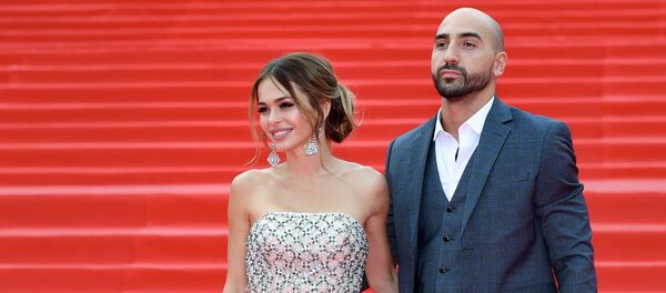 Актриса Анна Хилькевич и её супруг, бизнесмен Артур Волков Актриса Анна Хилькевич и её супруг, бизнесмен Артур Волков - Sputnik Армения