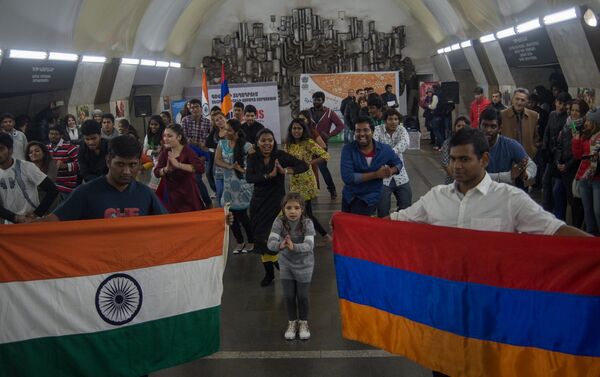 Флешмоб в рамках дней культуры Индии в Армении - Sputnik Армения