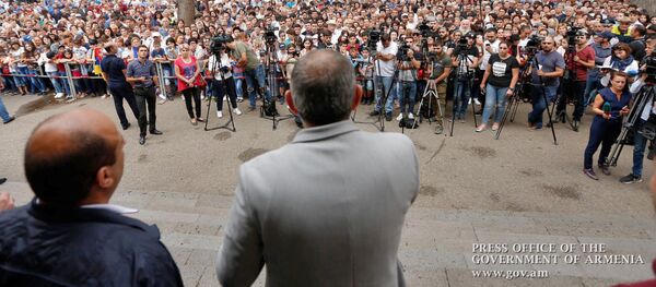 Выступление премьер-министра Никола Пашиняна во время рабочего визита в Тавушскую область (11 августа 2018). Иджеван - Sputnik Армения