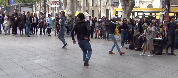 Грузинский танец на проспекте Руставели, Тбилиси - Sputnik Արմենիա