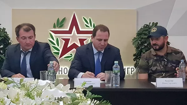 Министр обороны Армении Давид Тоноян прибыл в Москву для участия в торжественной церемонии закрытия «Армейских международных игр-2018» (11 августа 2018). Москва - Sputnik Армения