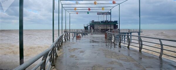 Вид на Черное море во время шторма Вид на Черное море во время шторма - Sputnik Արմենիա